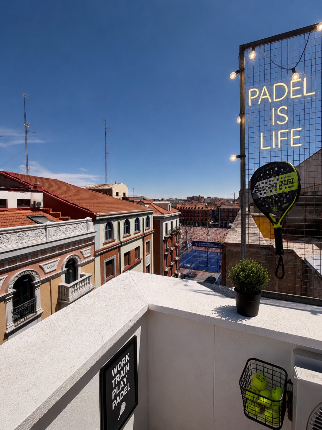 Vistas de los tejados de Valladolid desde la terraza de la azotea