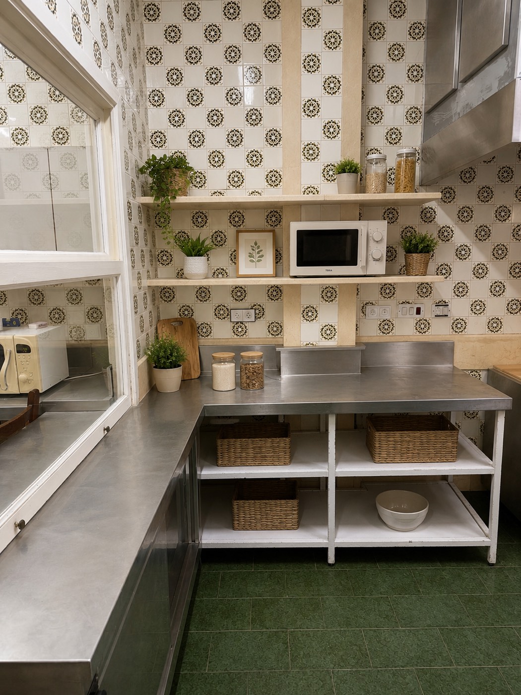 Zona de microondas de la cocina compartida